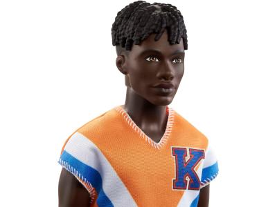 Barbie Ken Fashionistas - Cheveux bruns nattés et T-shirt orange