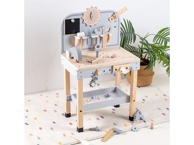 Établi en bois avec accessoires