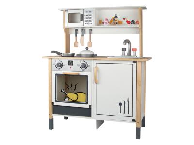Cuisine en bois avec accessoires